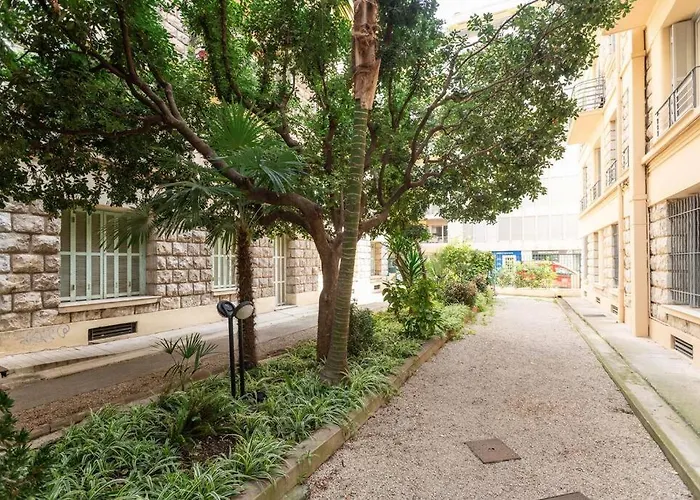 - Carre D'or Apartment *