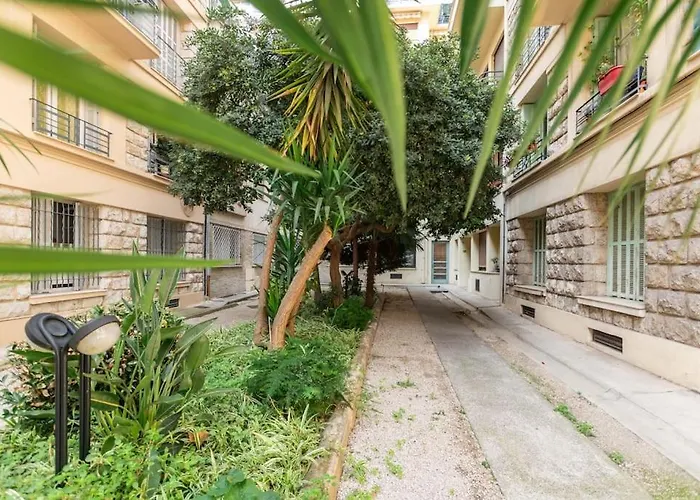 - Carre D'or Apartment *